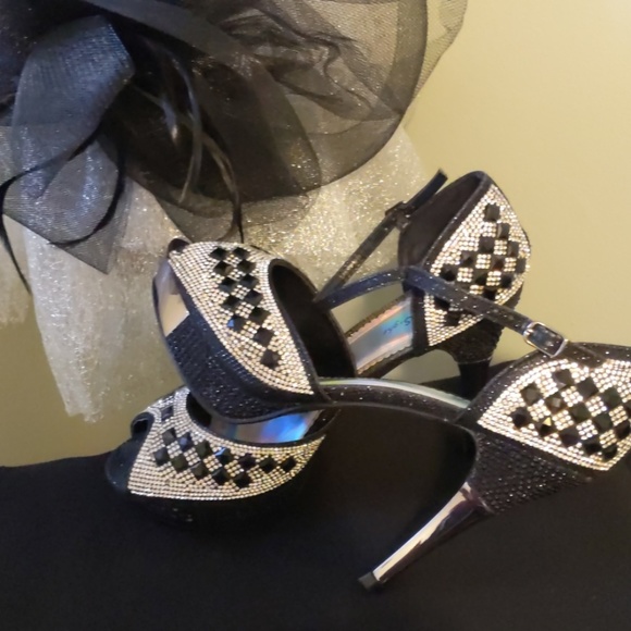 Shoes - Picture 3 of 3